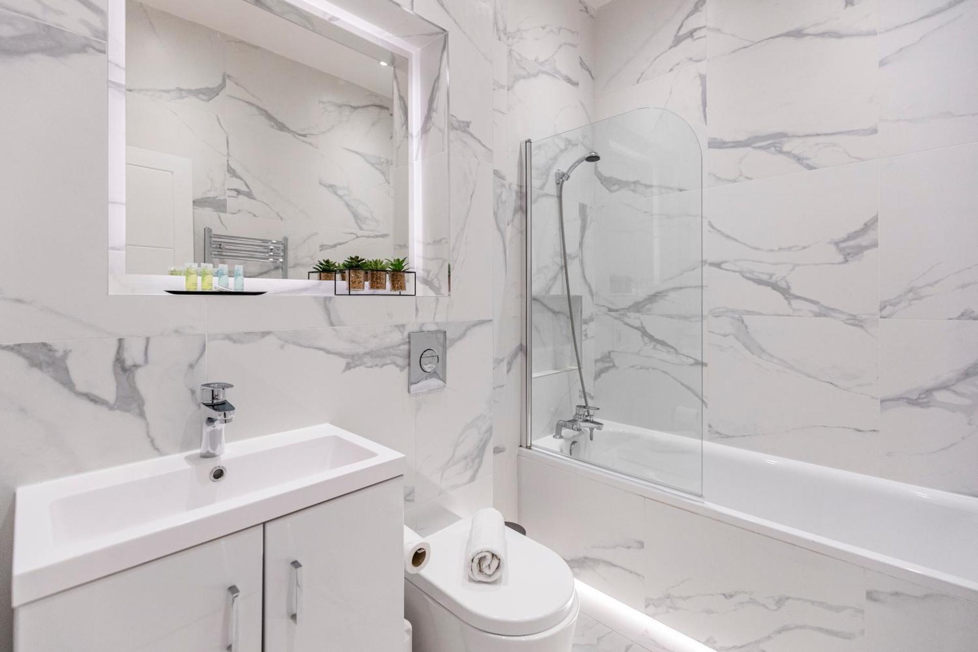 Welcoming And Spacious Apartment- Excellent Location London Eksteriør billede
