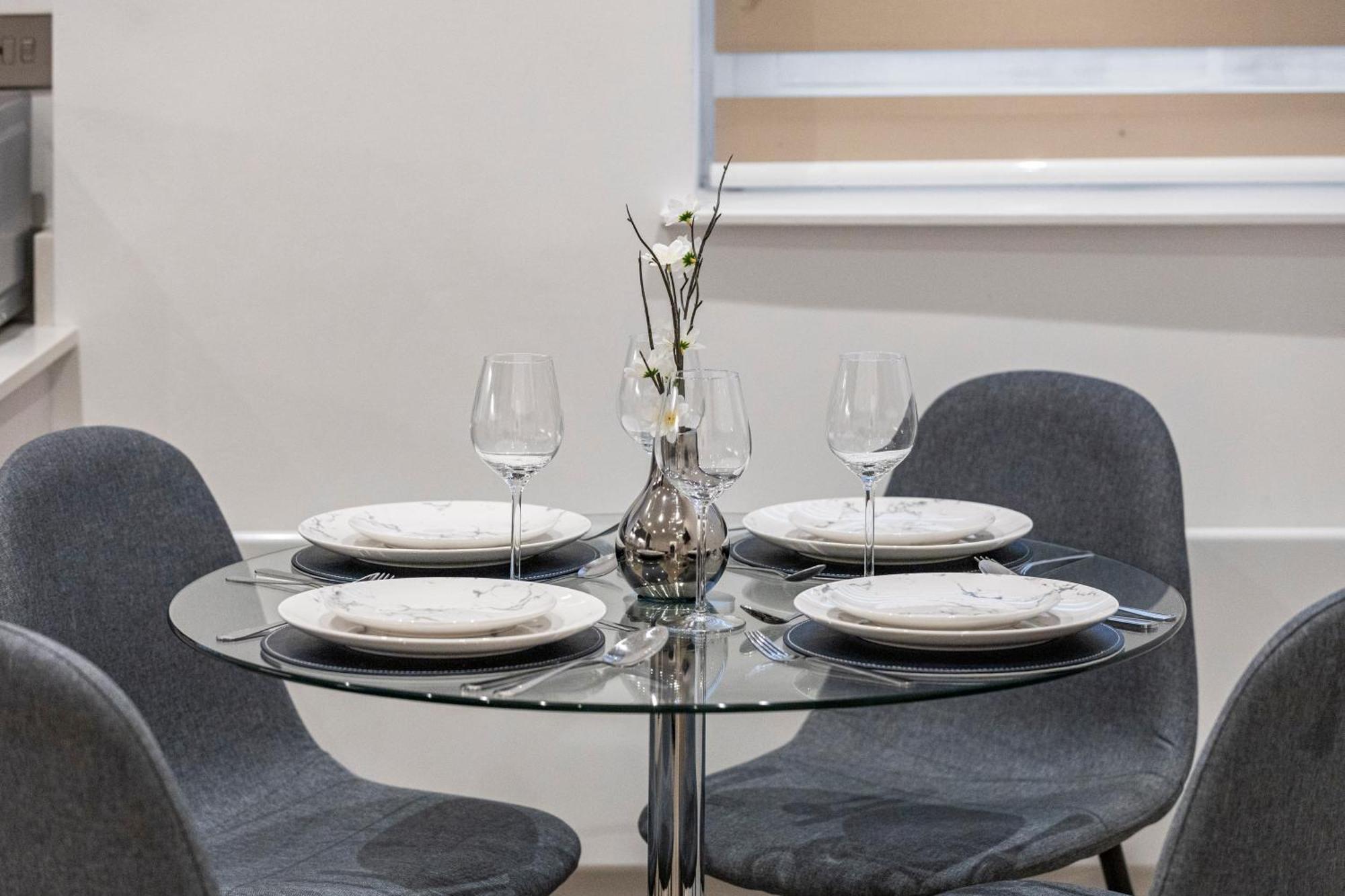Welcoming And Spacious Apartment- Excellent Location London Eksteriør billede